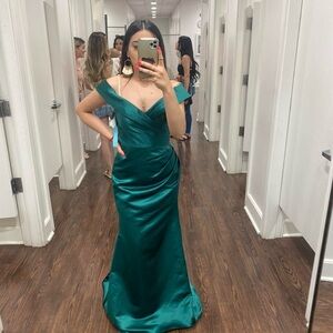 Elegant Off-Shoulder Emerald Satin Evening Dress perfect for prom